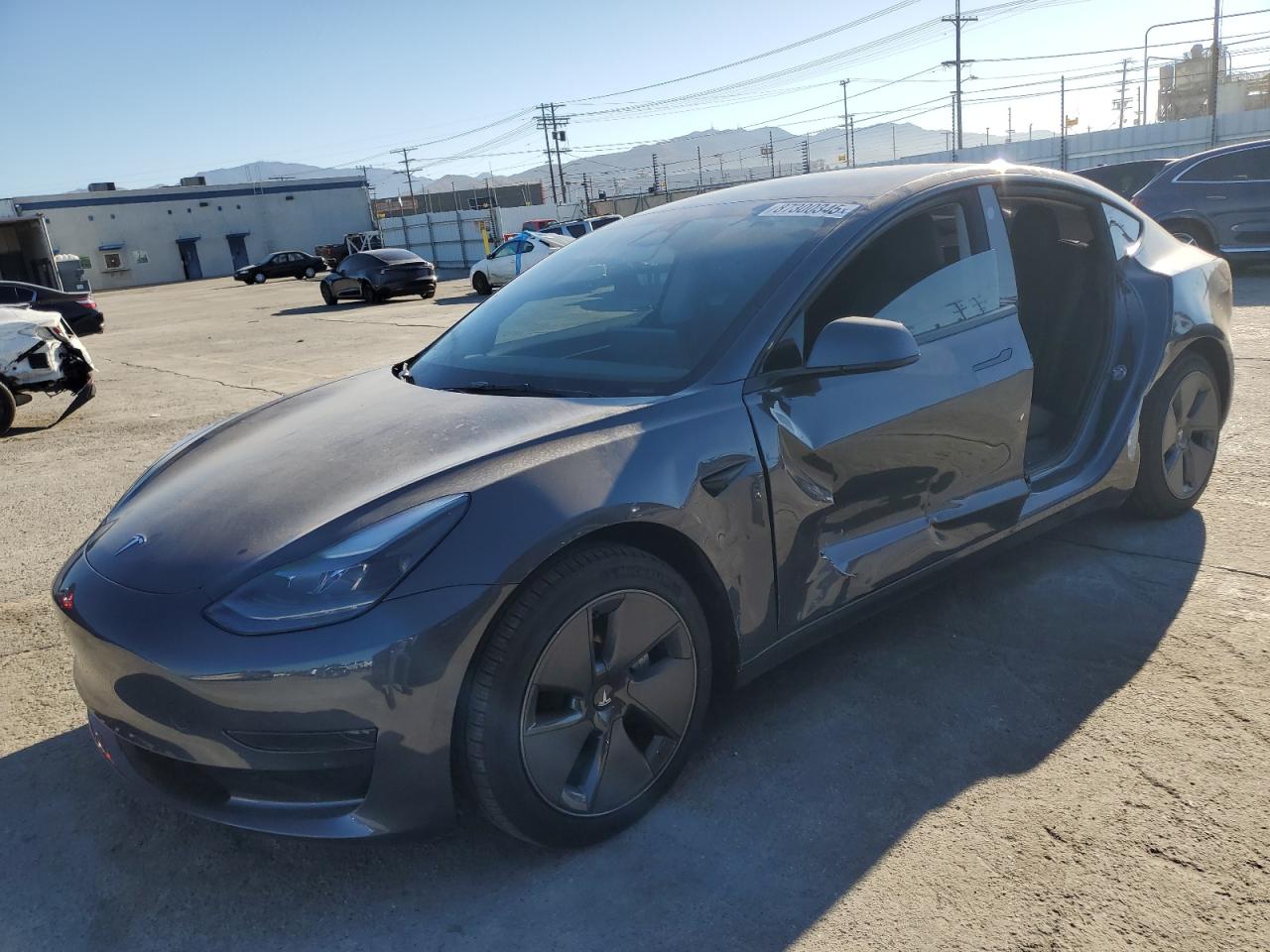 TESLA MODEL 3