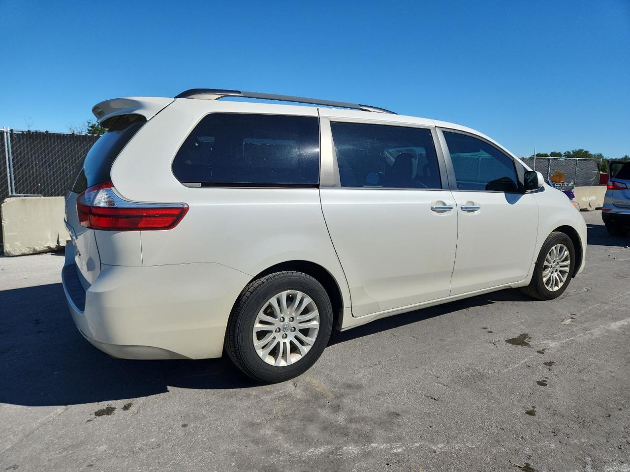 TOYOTA SIENNA XLE
