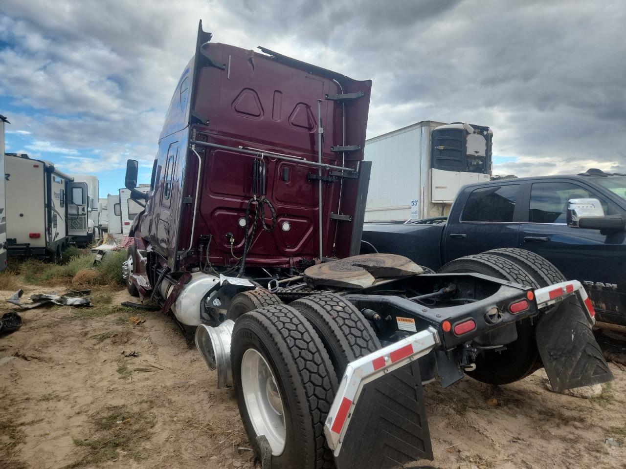 Lot #3304403584 2020 FREIGHTLINER CASCADIA 1