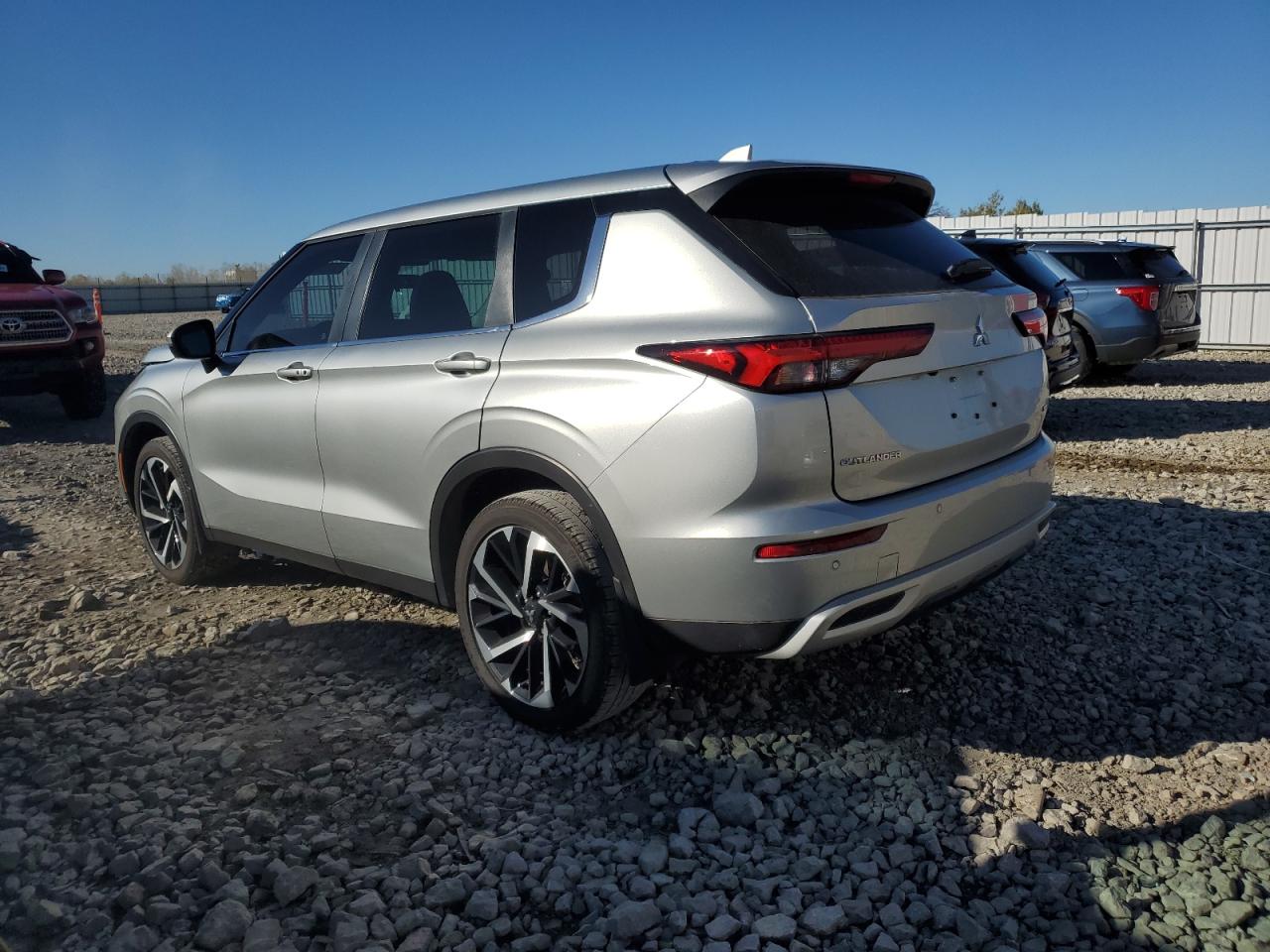 MITSUBISHI OUTLANDER SE