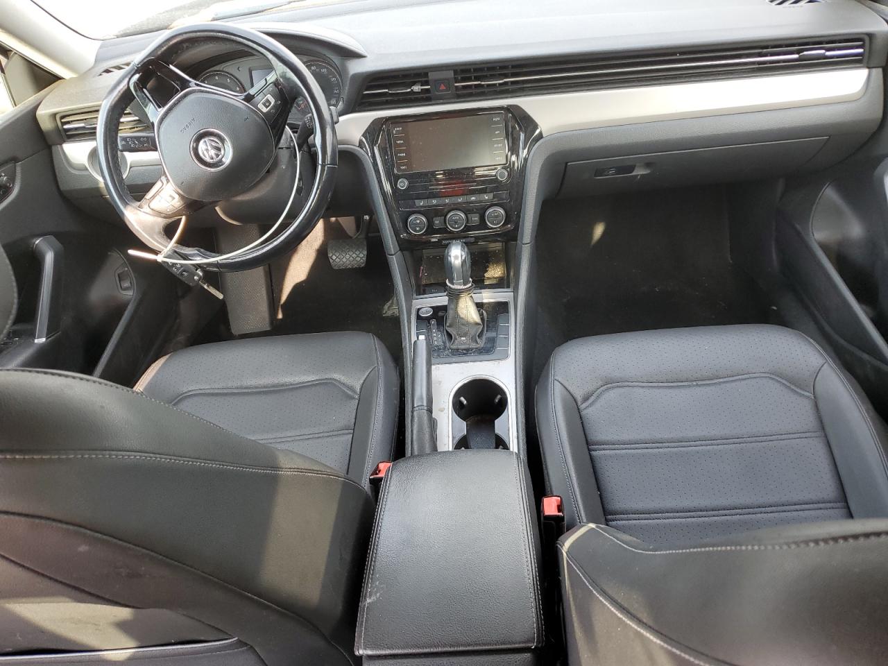 VOLKSWAGEN PASSAT SE