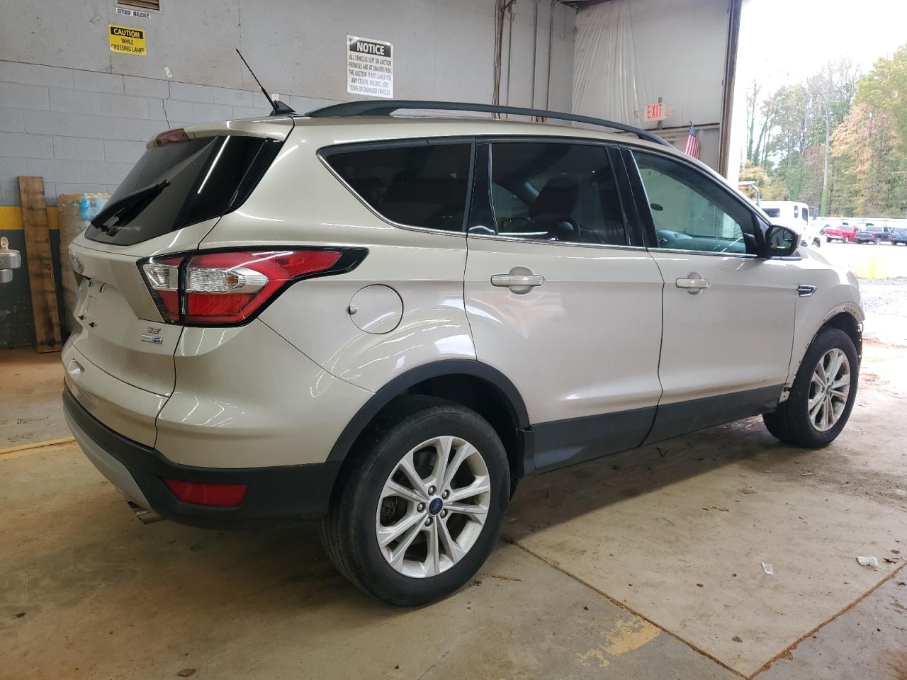 FORD ESCAPE SE