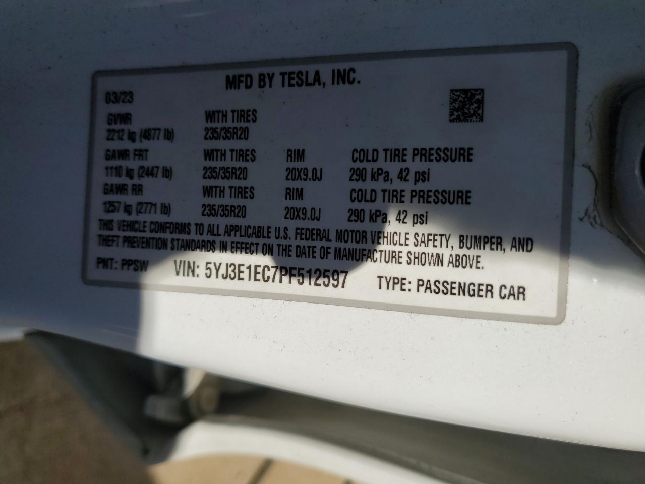 TESLA MODEL 3