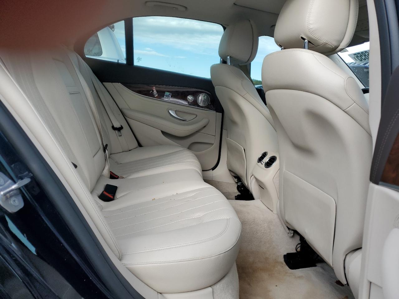 MERCEDES-BENZ E-CLASS 300