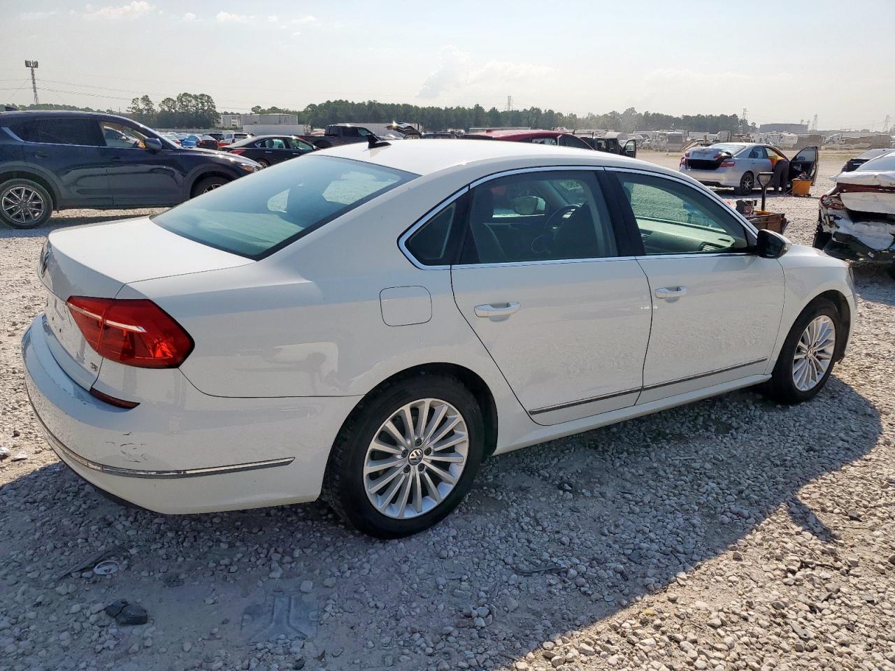 VOLKSWAGEN PASSAT SE