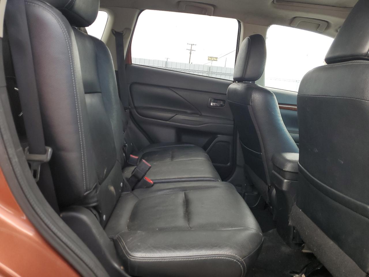 MITSUBISHI OUTLANDER SE