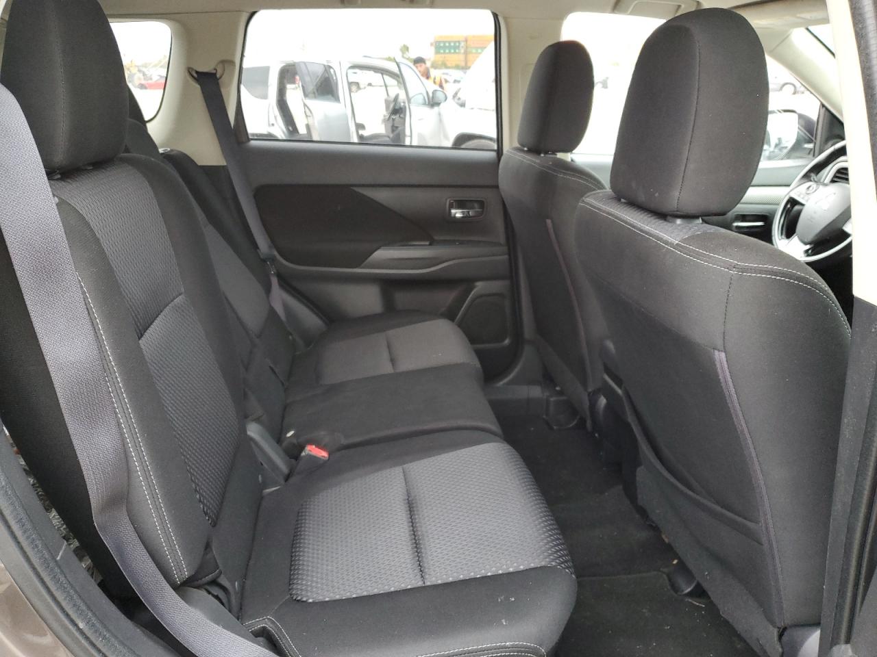 MITSUBISHI OUTLANDER ES