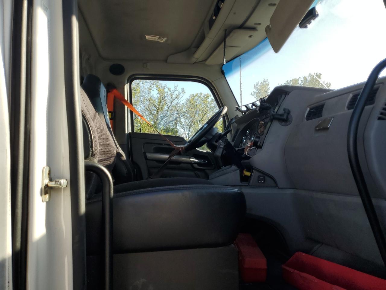 Lot #3266816920 2017 KENWORTH T680