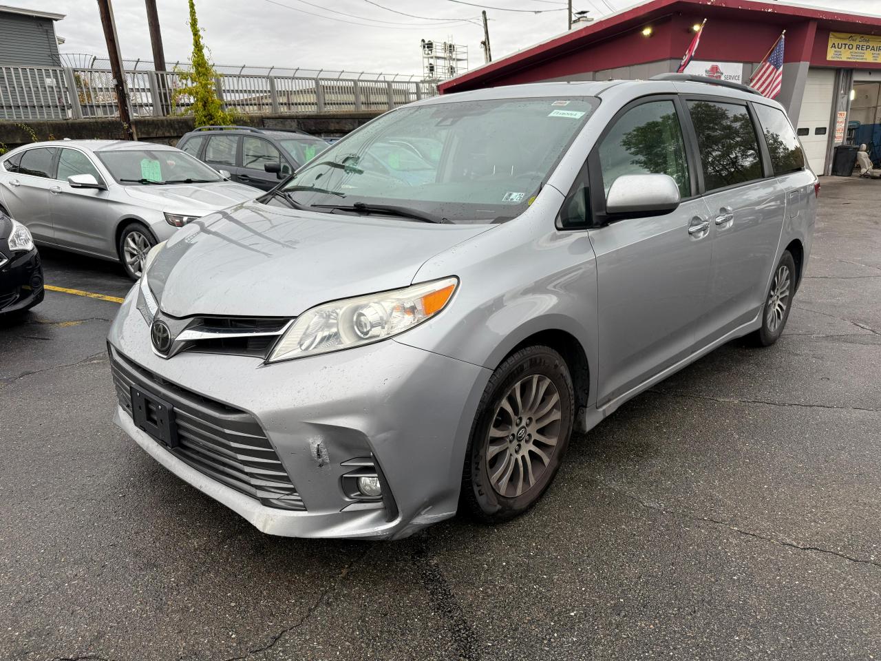TOYOTA SIENNA XLE