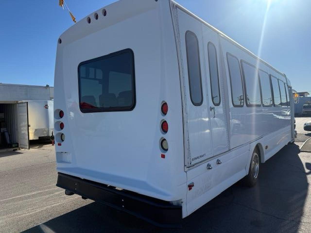 Lot #3270755854 2009 IC CORPORATION 3000 HC