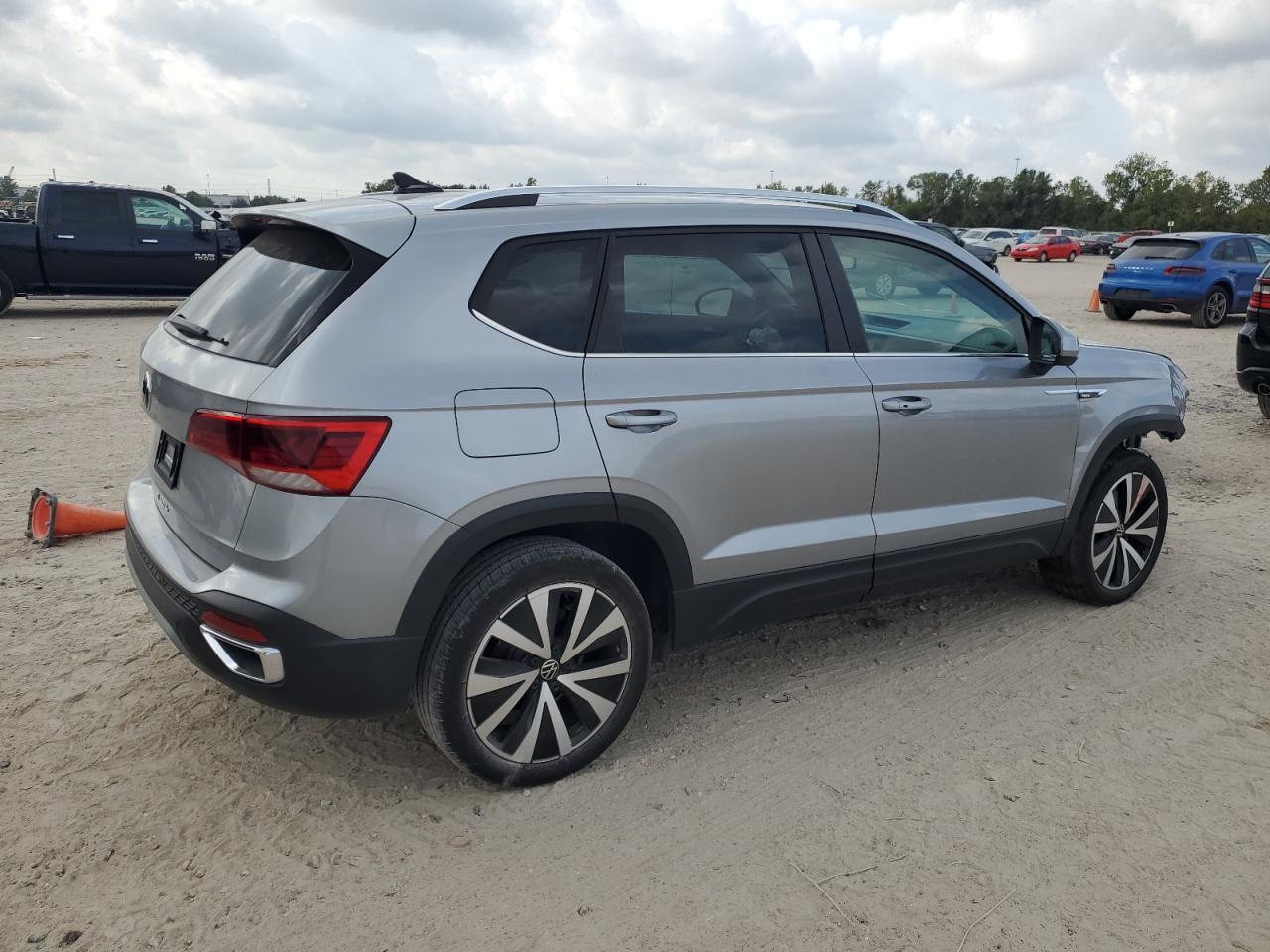 VOLKSWAGEN TAOS SE