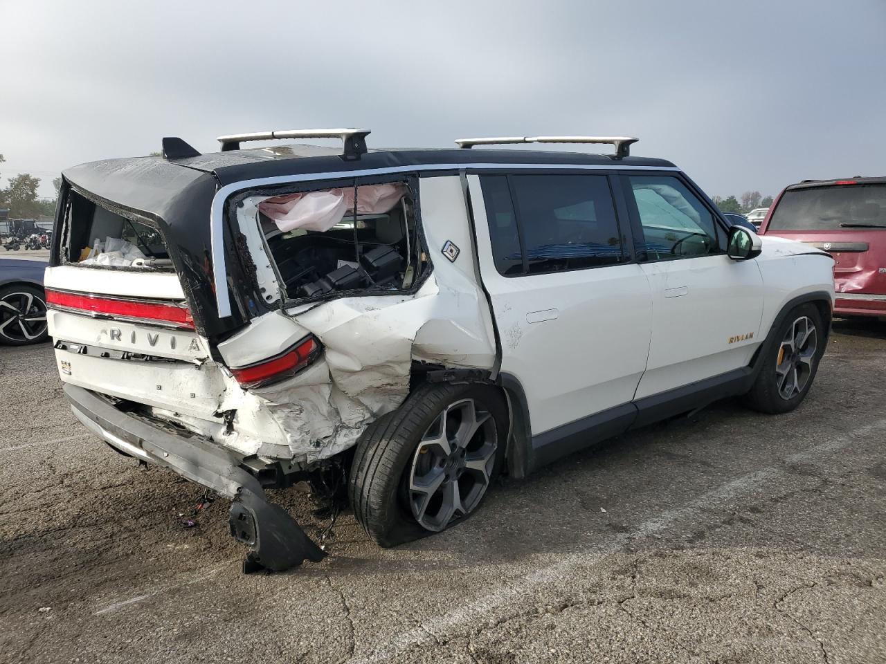 RIVIAN R1S ADVENTURE