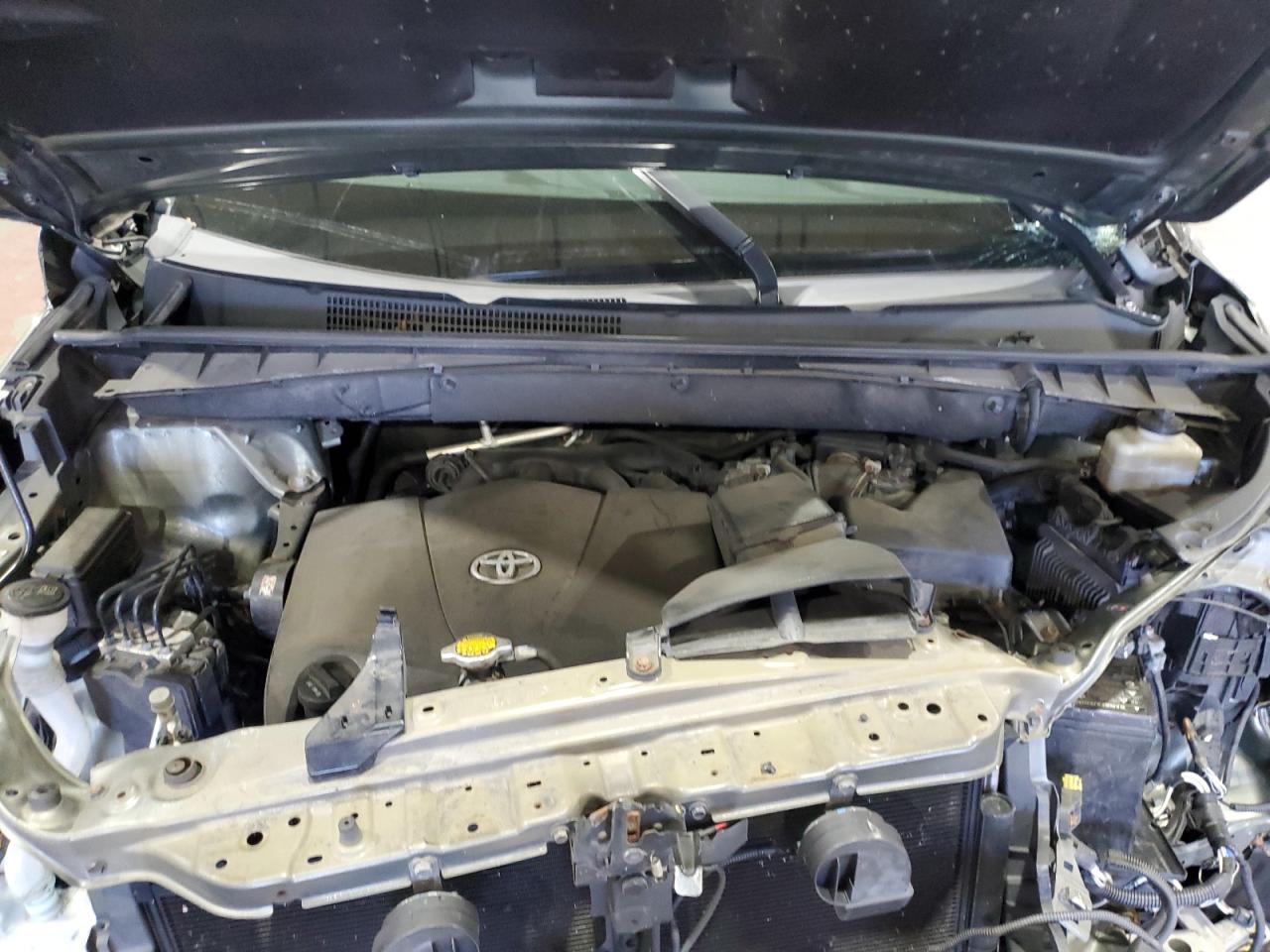 TOYOTA HIGHLANDER SE