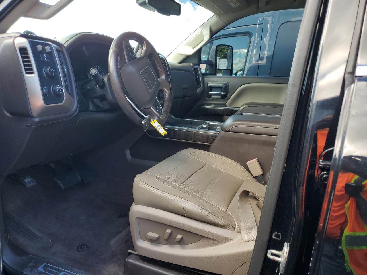 GMC SIERRA K2500 DENALI