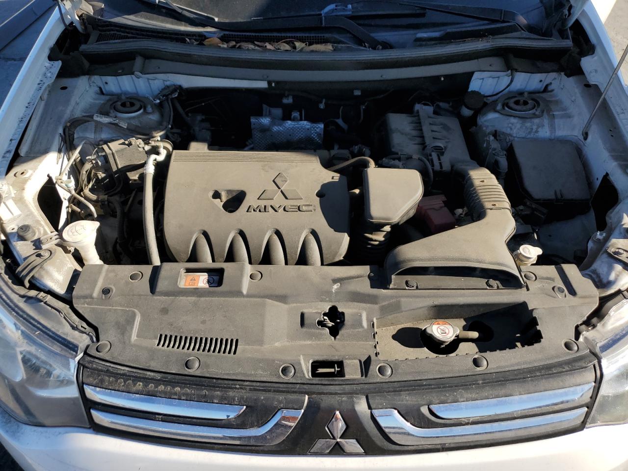 MITSUBISHI OUTLANDER SE