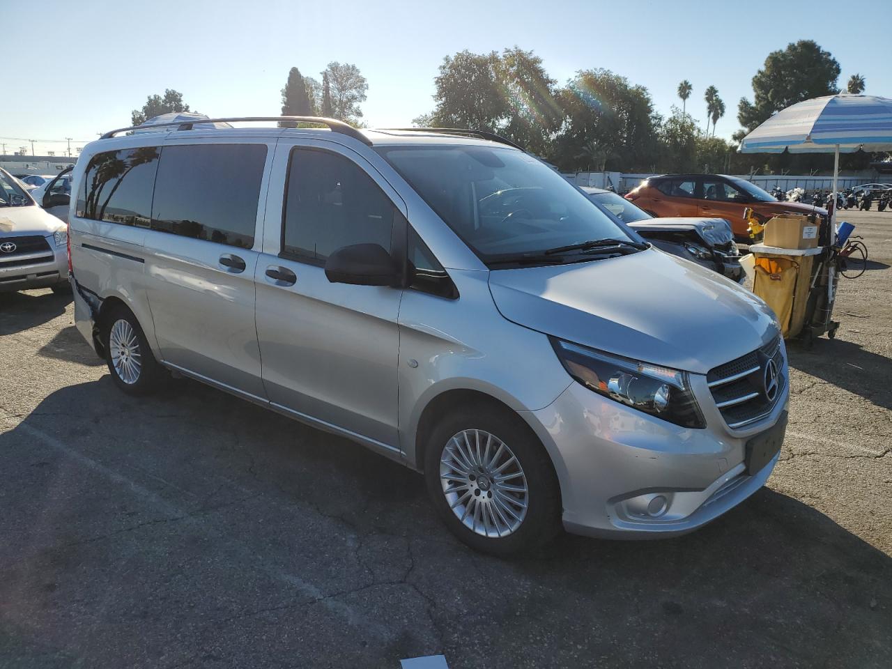 MERCEDES-BENZ METRIS