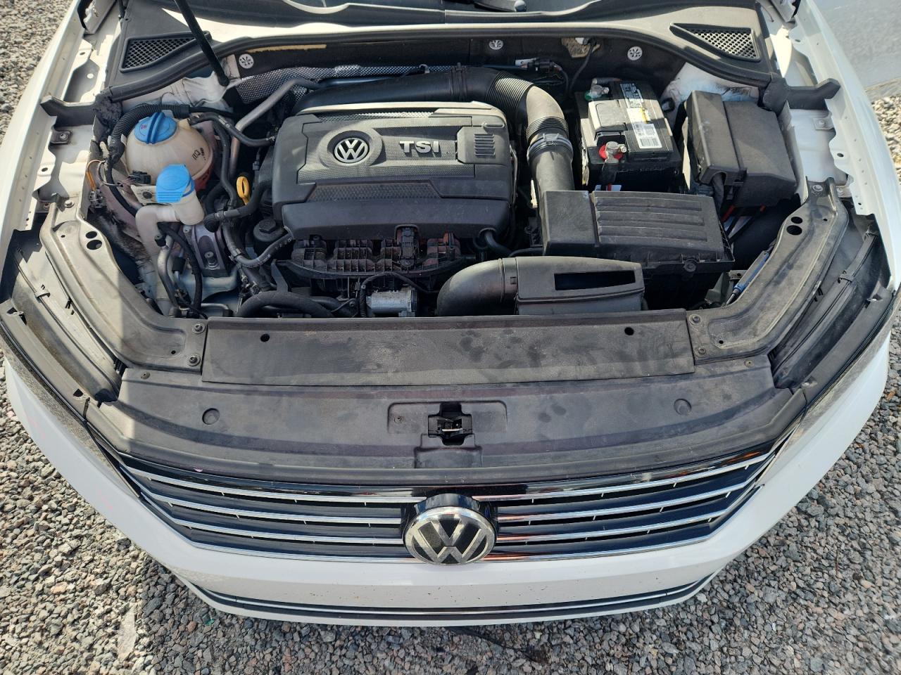 VOLKSWAGEN PASSAT SE