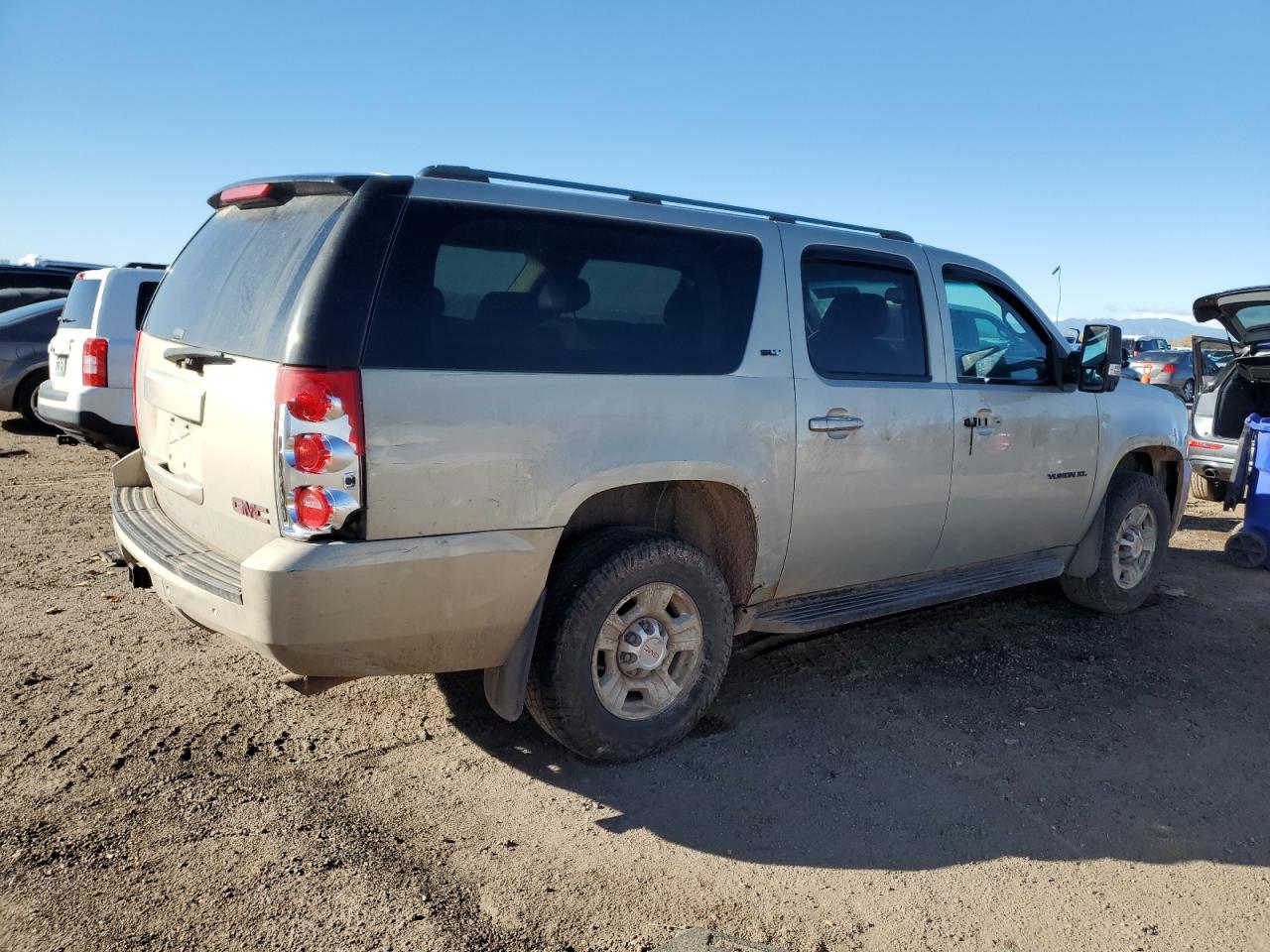 GMC YUKON K2500 SLT