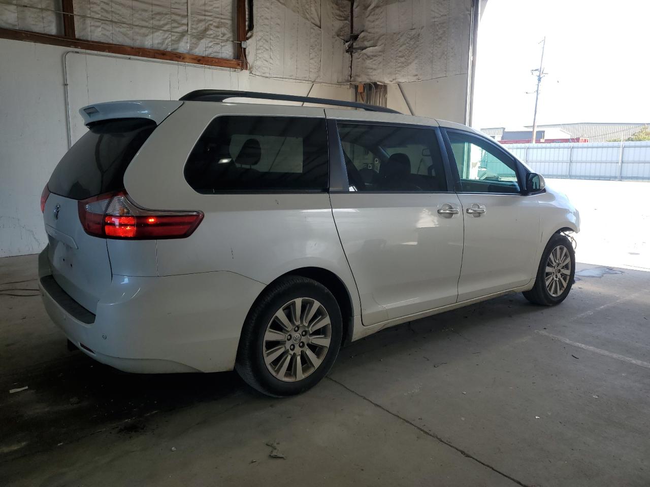 TOYOTA SIENNA XLE