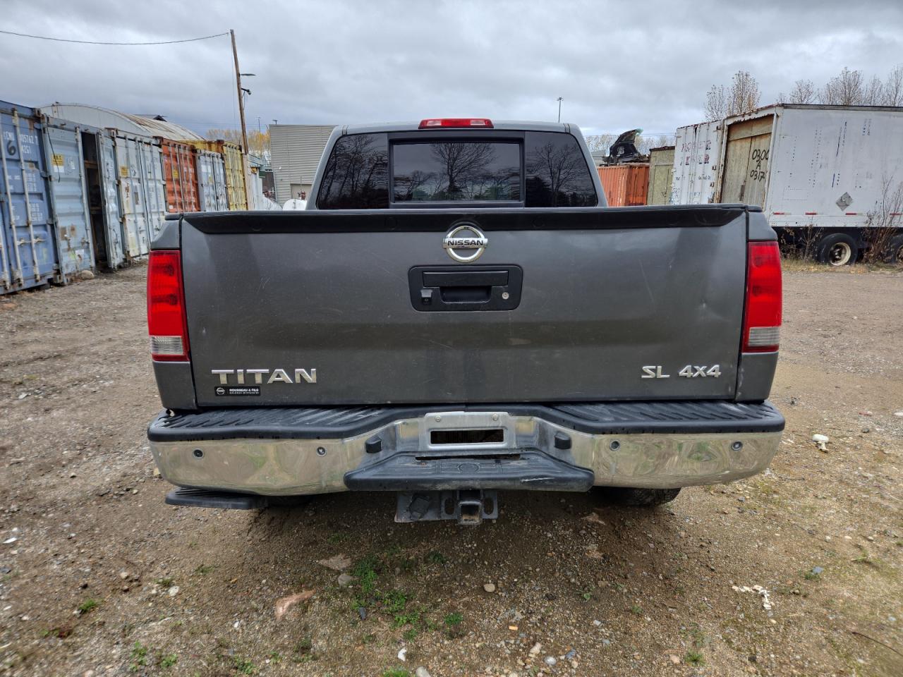 NISSAN TITAN S