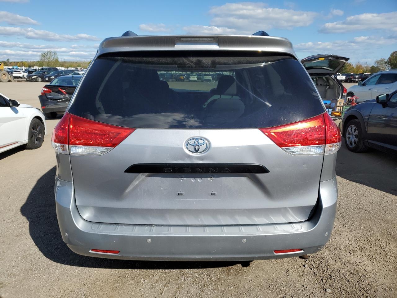 TOYOTA SIENNA