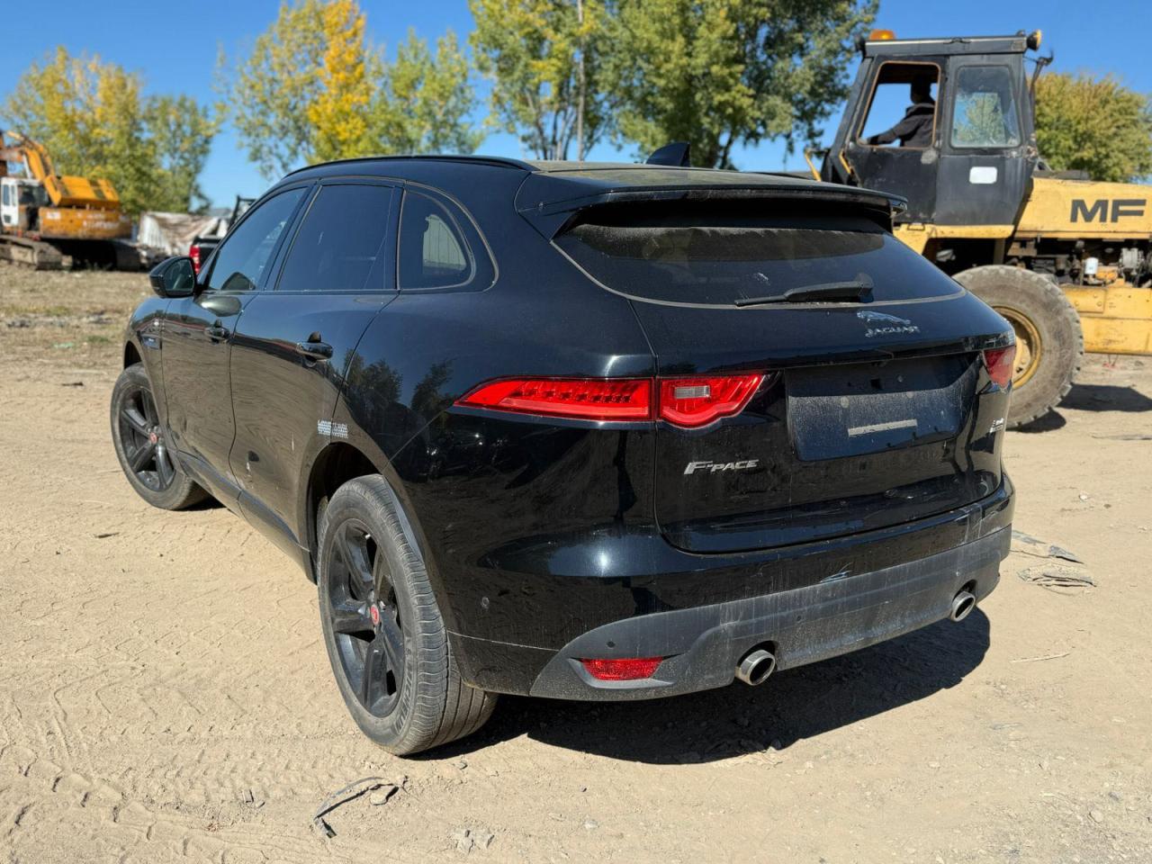 JAGUAR F-PACE R - SPORT