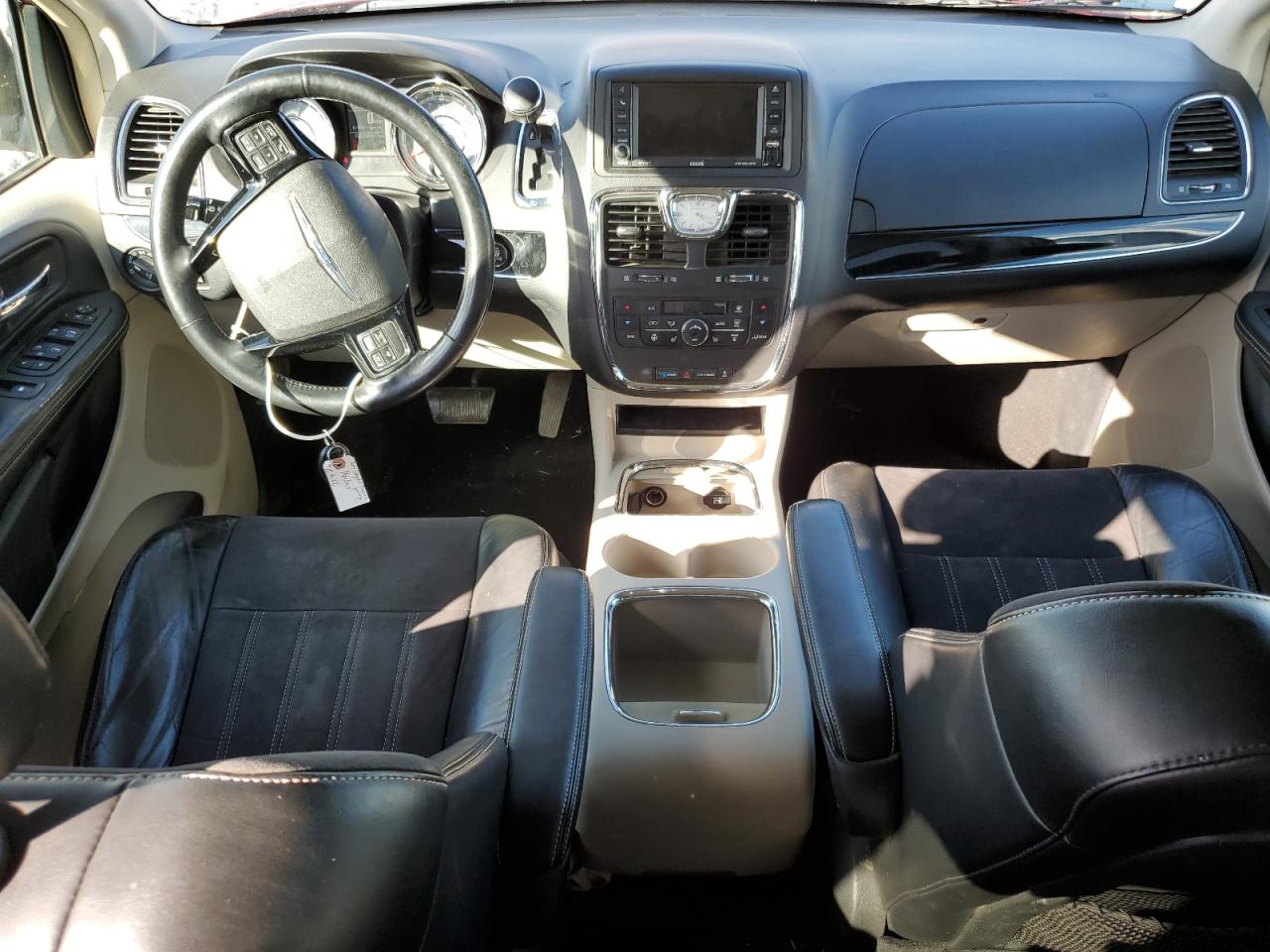 CHRYSLER TOWN & COUNTRY TOURING L