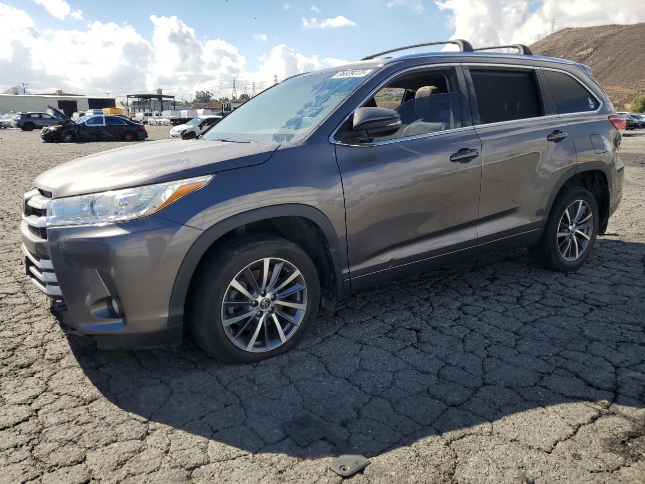 TOYOTA HIGHLANDER SE