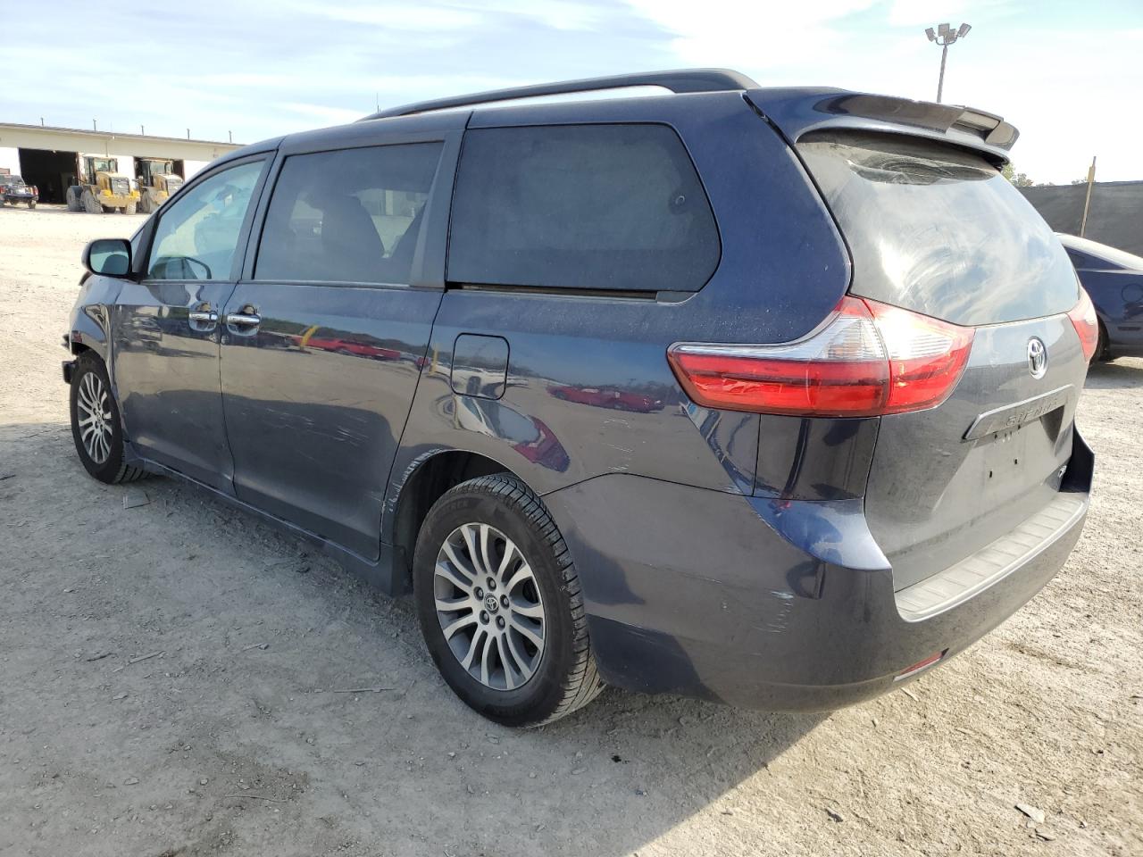 TOYOTA SIENNA XLE
