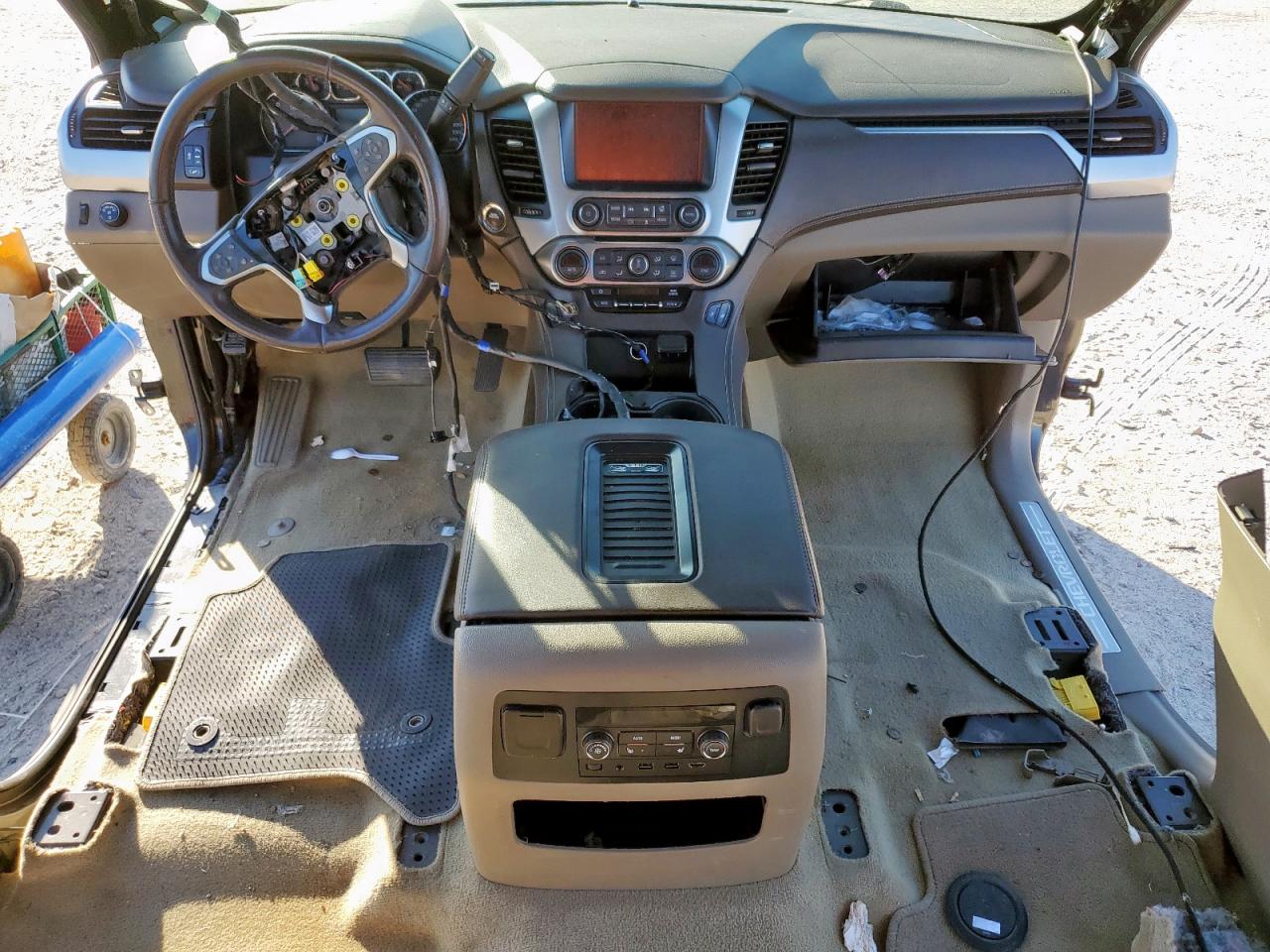 CHEVROLET SUBURBAN C1500 LT