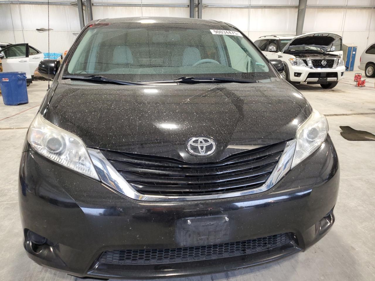 Lot #3284015811 2013 TOYOTA SIENNA LE