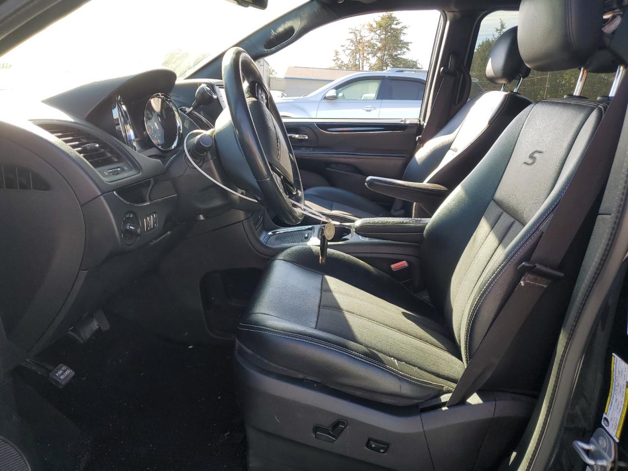 CHRYSLER TOWN & COUNTRY S