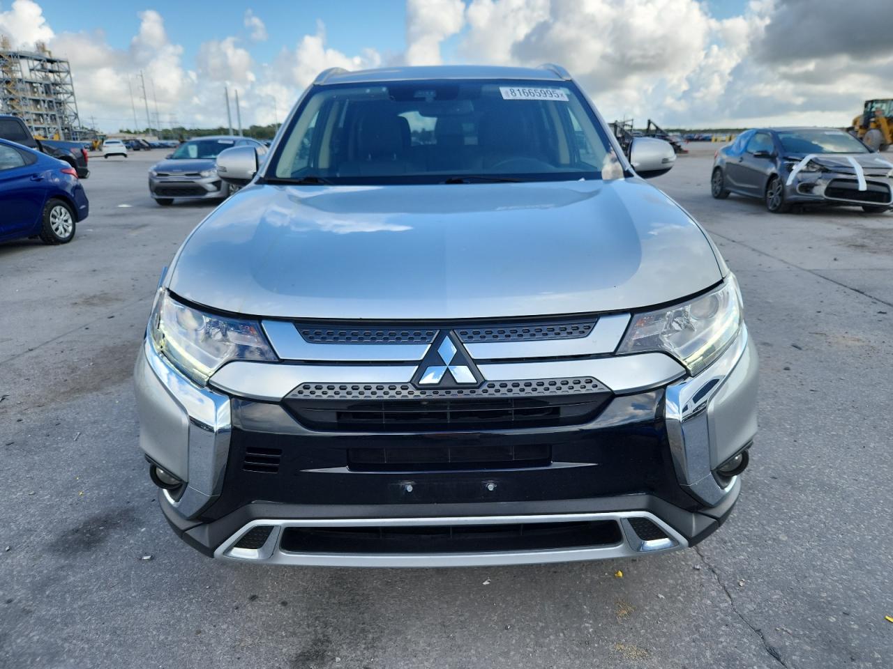 MITSUBISHI OUTLANDER SE