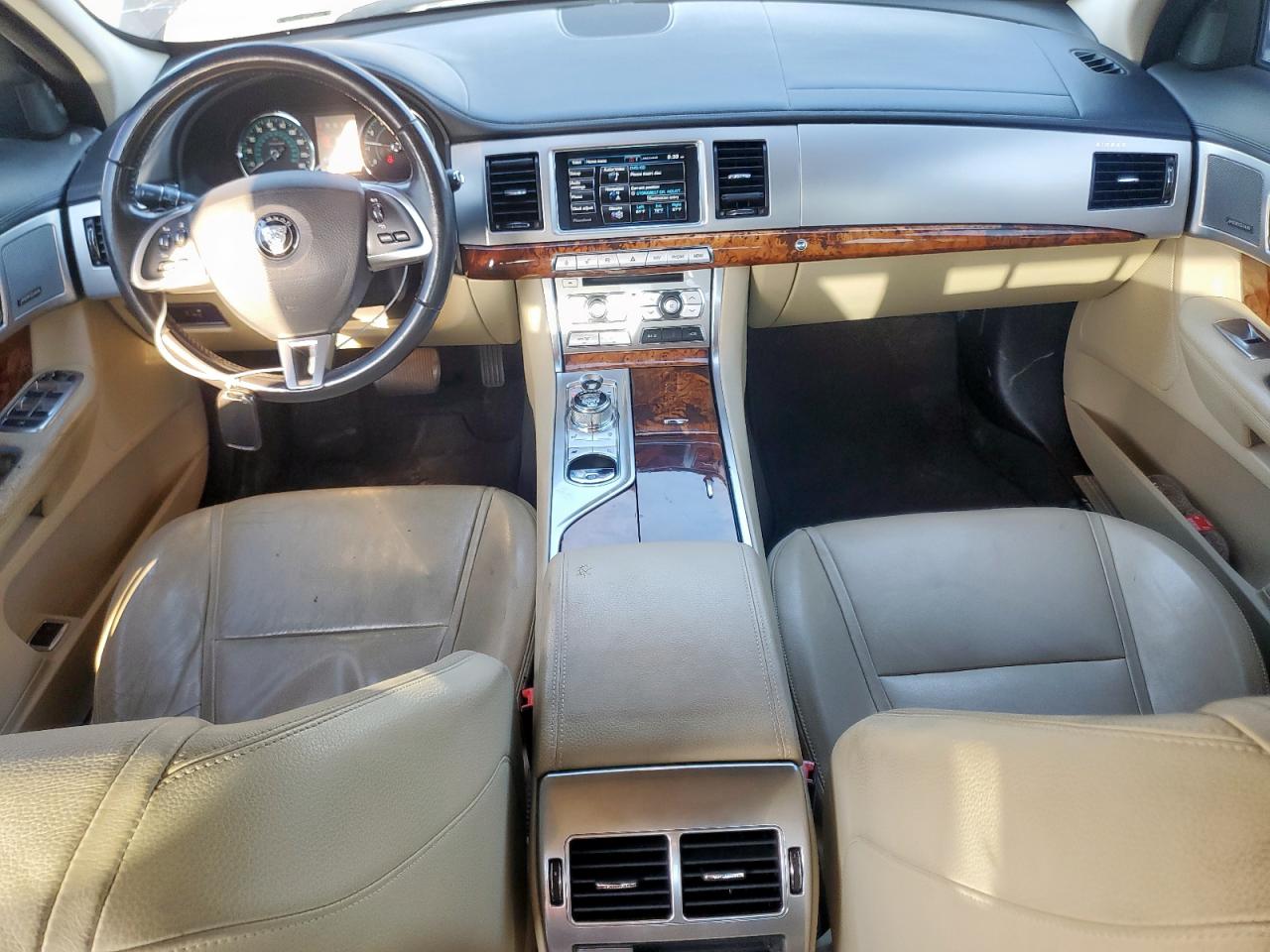 JAGUAR XF 2.0T PREMIUM