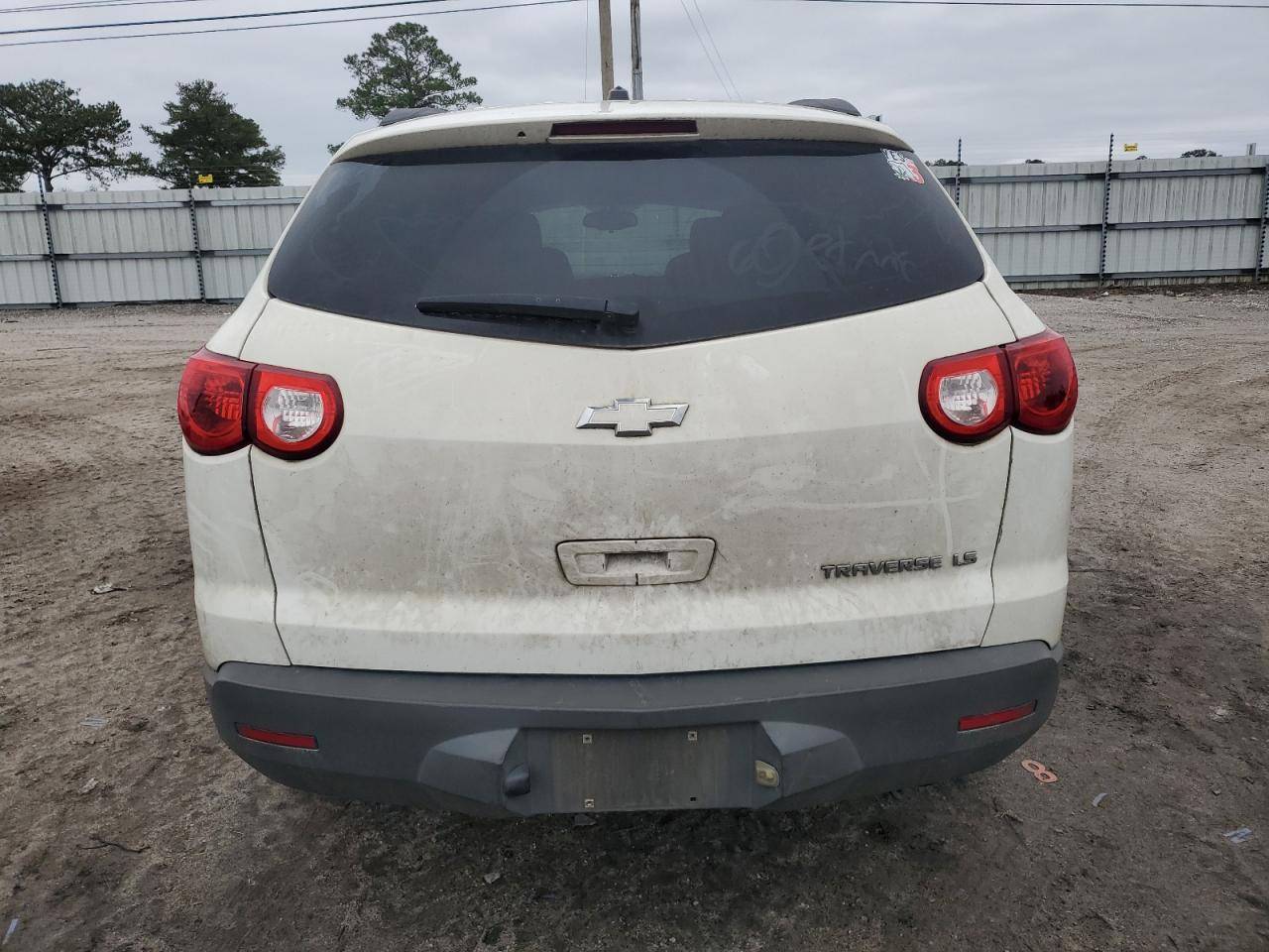 CHEVROLET TRAVERSE LS