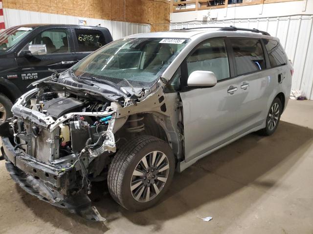 TOYOTA SIENNA XLE