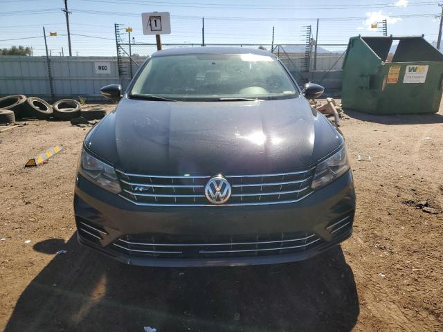 2017 VOLKSWAGEN PASSAT R-L 1VWDT7A38HC079113