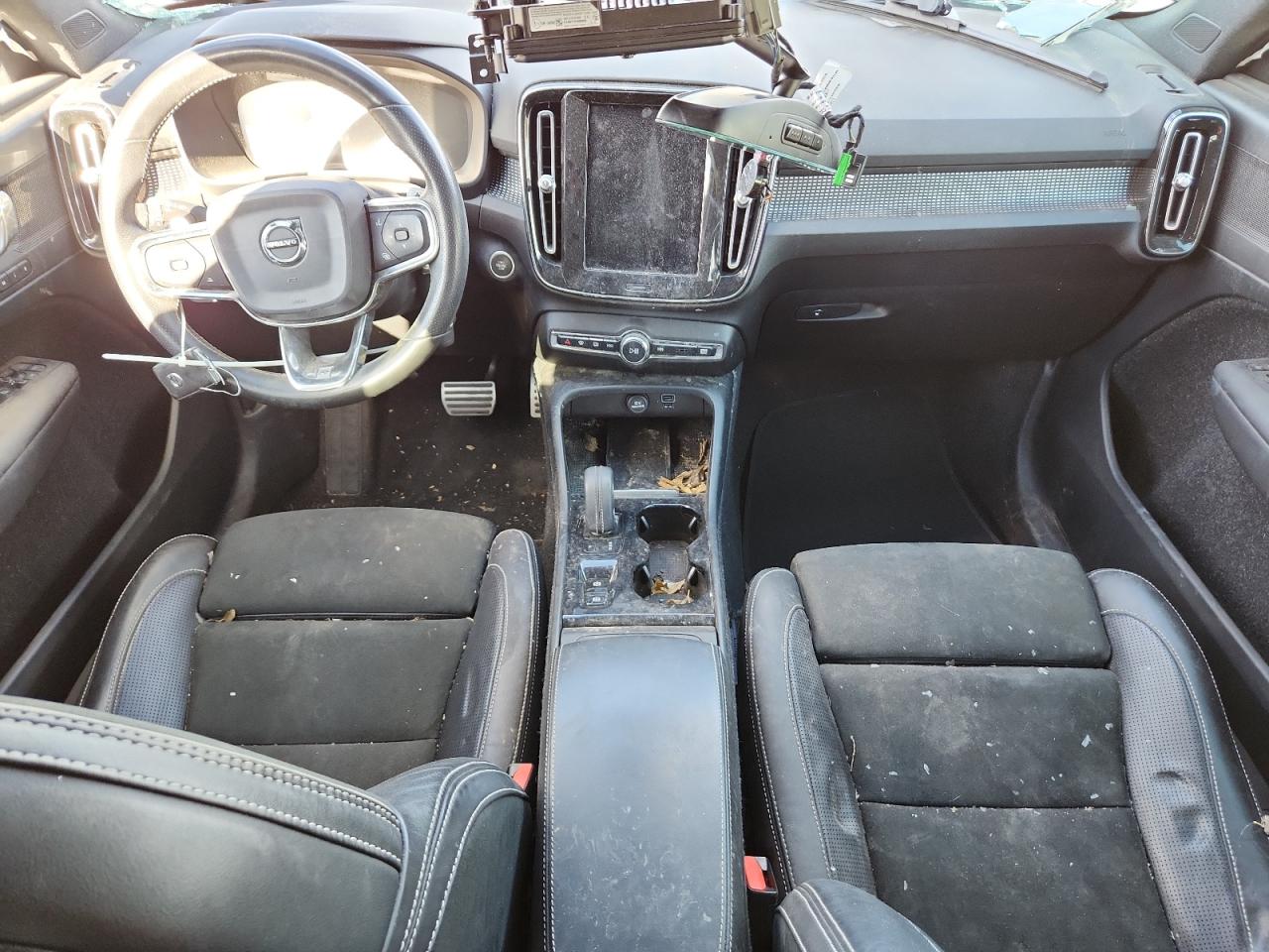 VOLVO XC40 T4 R-DESIGN