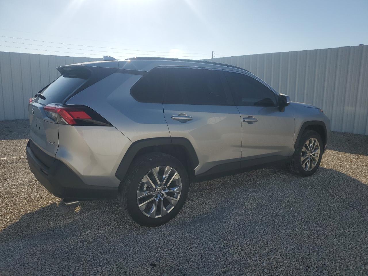 TOYOTA RAV4 XLE PREMIUM