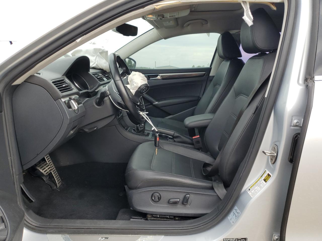 VOLKSWAGEN PASSAT SE R-LINE