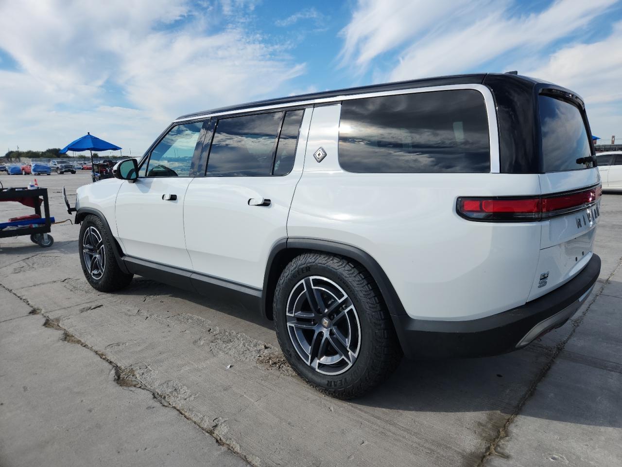 RIVIAN R1S ADVENTURE