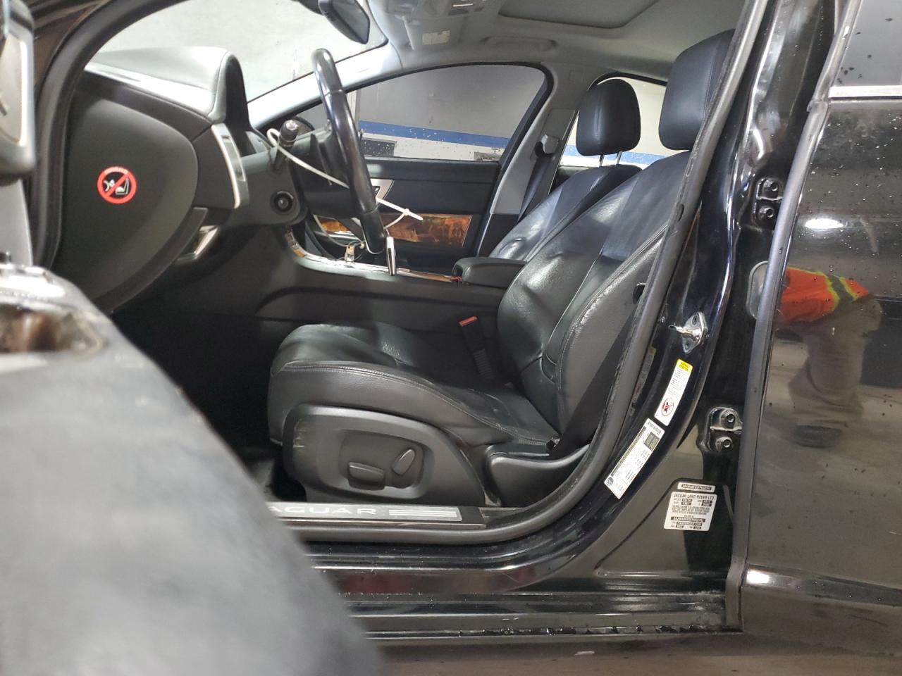 JAGUAR XF 2.0T PREMIUM