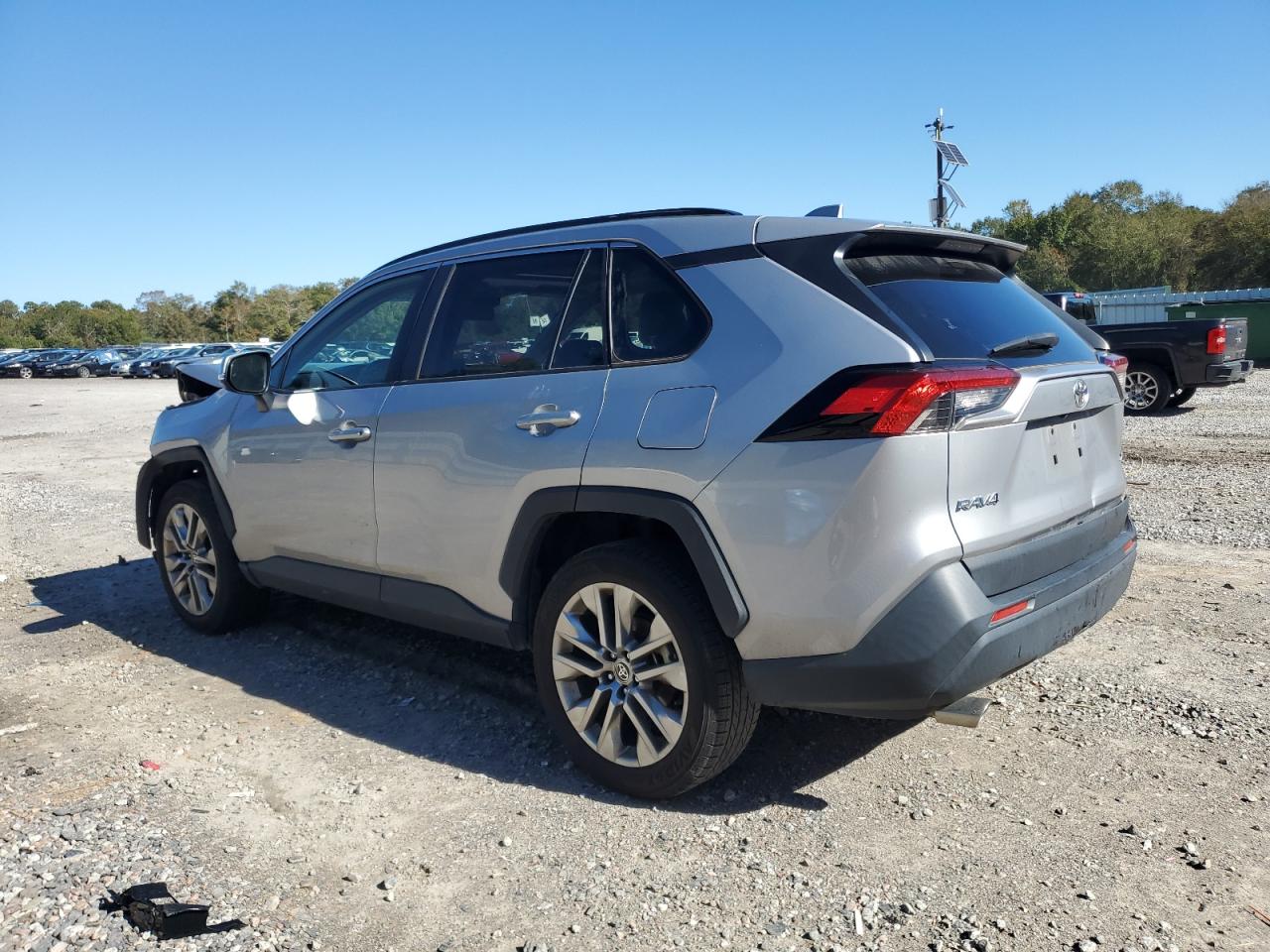 TOYOTA RAV4 XLE PREMIUM