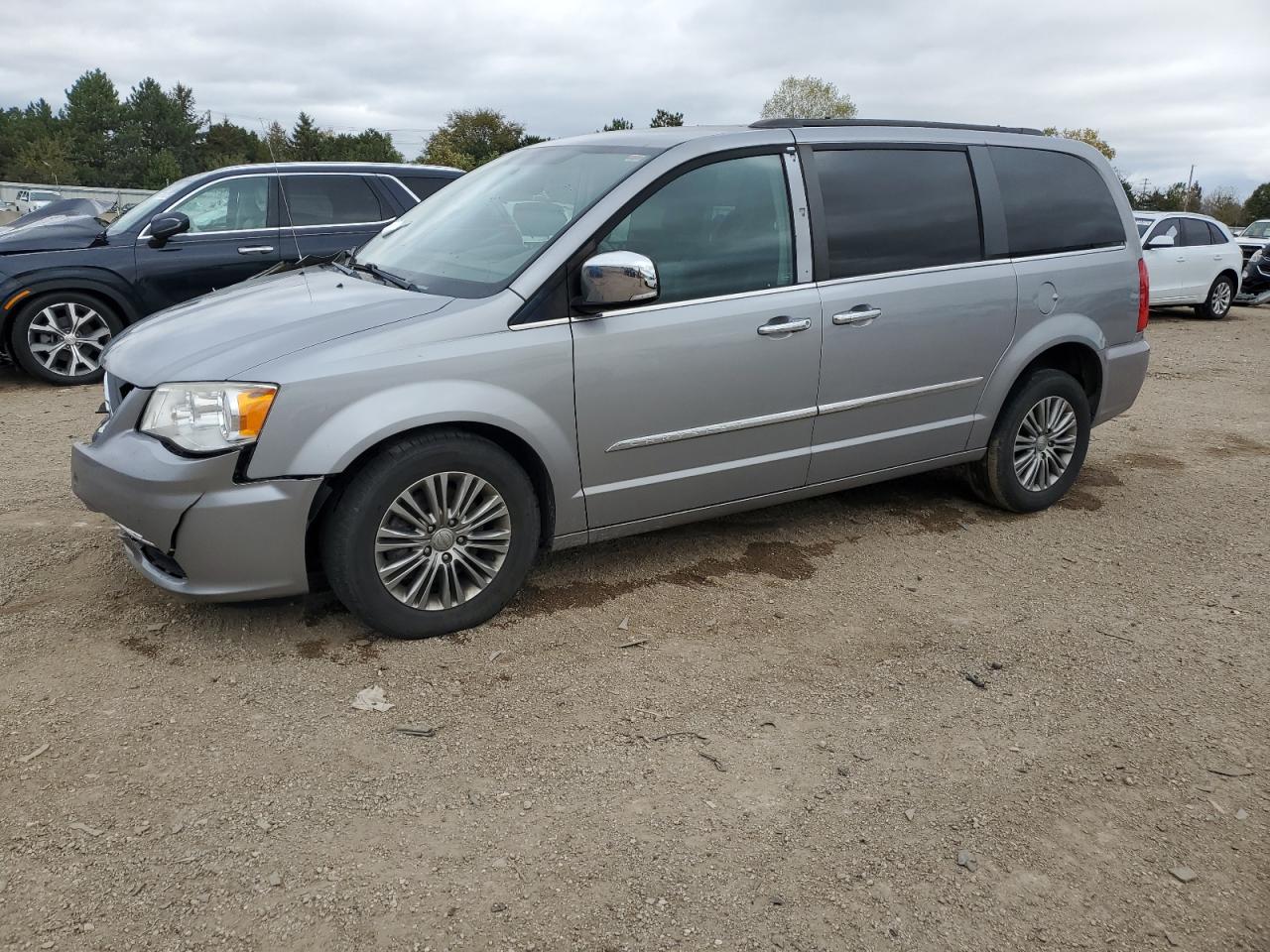 CHRYSLER TOWN & COUNTRY TOURING L