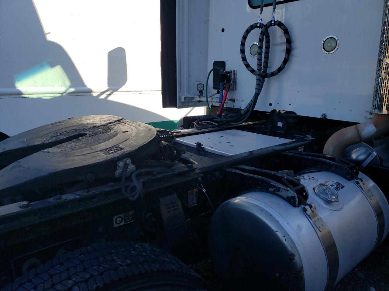 Lot #3279529271 2016 PETERBILT 579