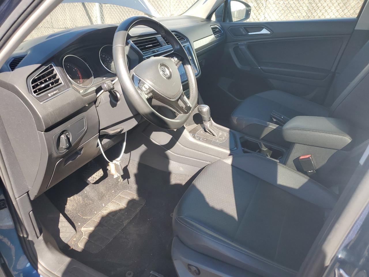 VOLKSWAGEN TIGUAN SE