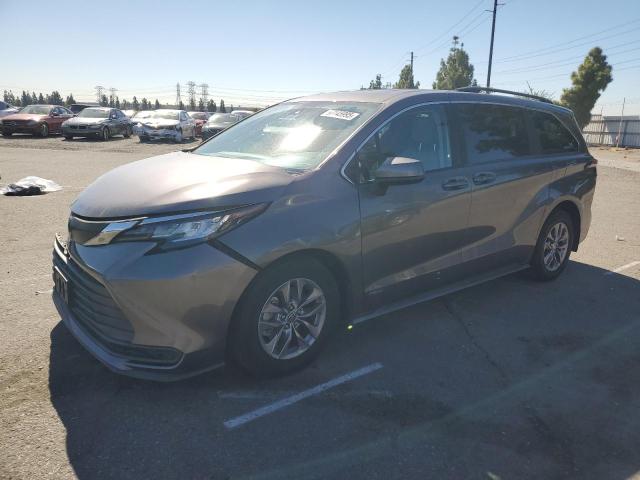 Global Auto Auctions: 2021 TOYOTA SIENNA LE