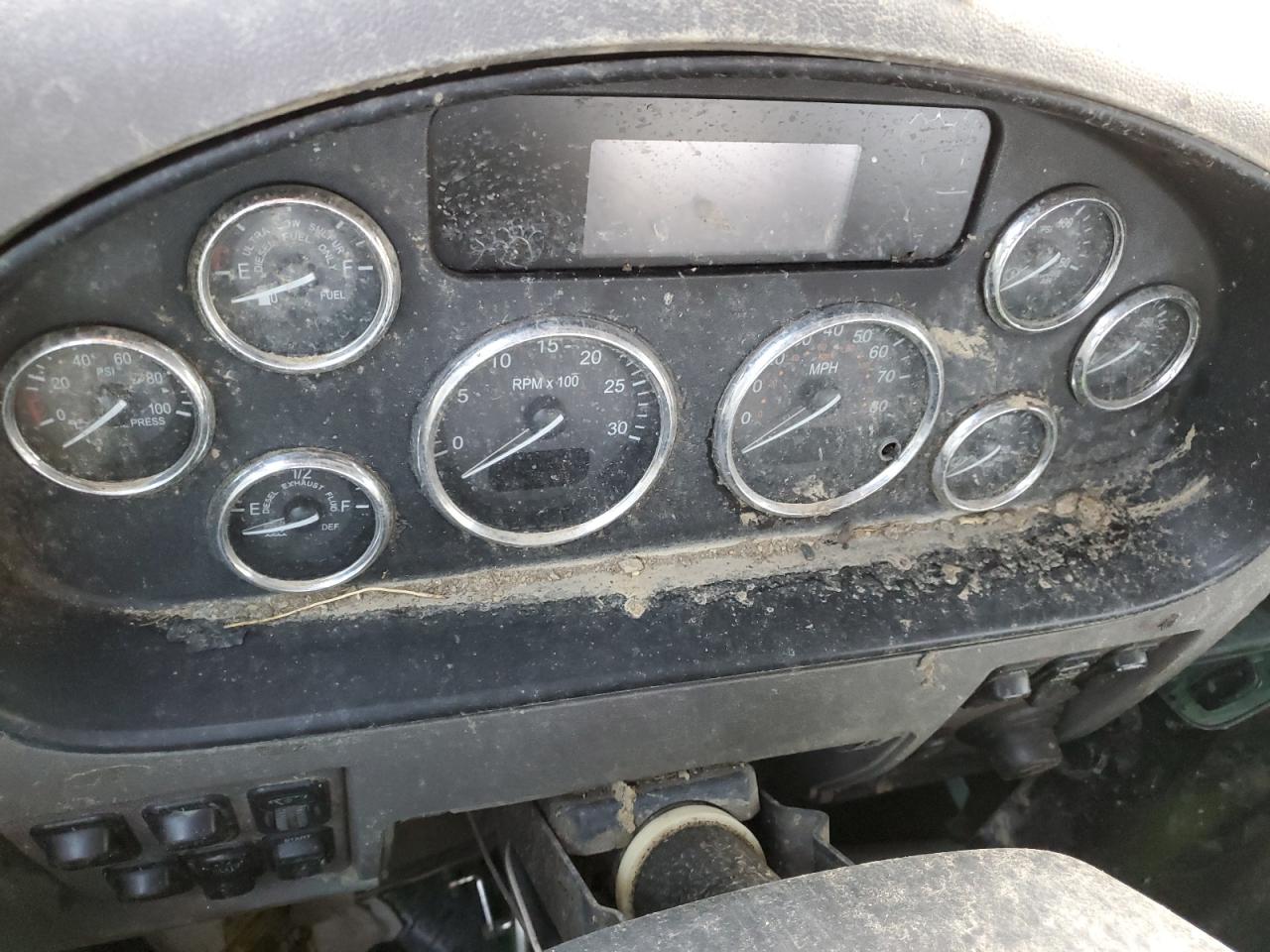 Lot #3315781386 2019 PETERBILT 337