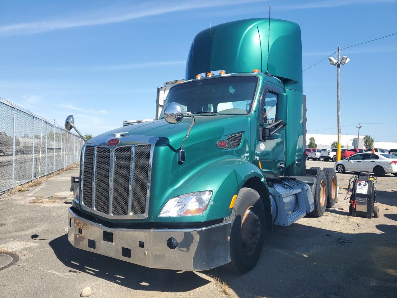 Lot #3263732729 2014 PETERBILT 579
