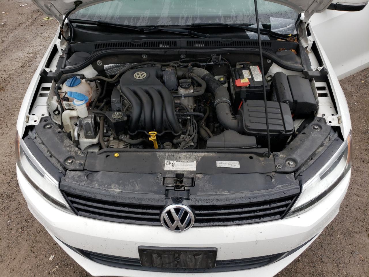 VOLKSWAGEN JETTA SE